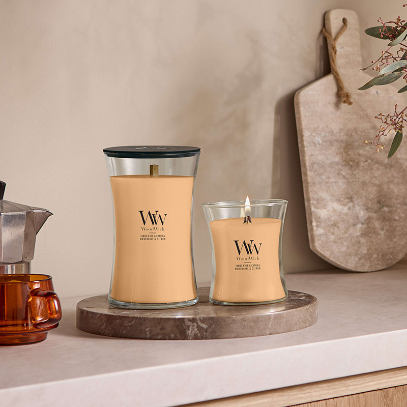 WoodWick® homokóra formájú gyertya megújult megjelenésben