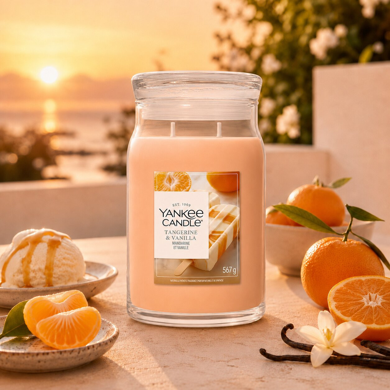Yankee Candle® Tangerine & Vanilla nyári lifestyle kép mandarinnal és vaníliával