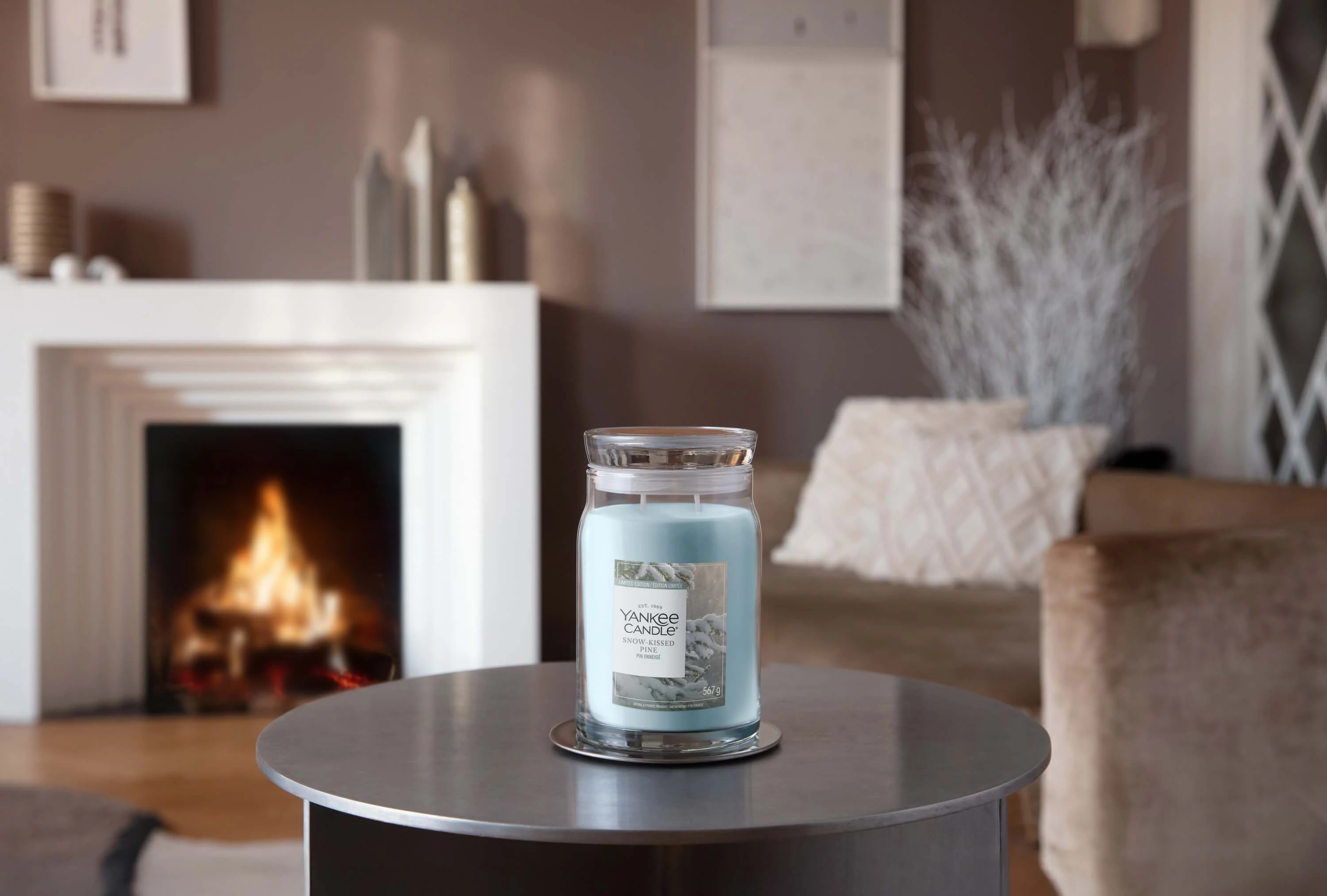 Yankee Candle Snow-Kissed Pine gyertya havas fenyves hangulatban