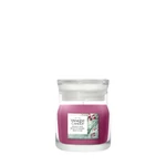 Kép 1/3 - Yankee Candle® Sparkling Winterberry Signature kis üveggyertya 110 g