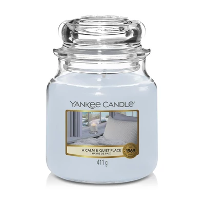 Yankee Candle® A Calm &amp; Quiet Place klasszikus közepes üveggyertya