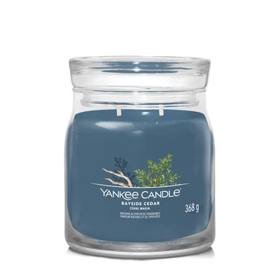 Yankee Candle® Bayside Cedar Signature közepes üveggyertya