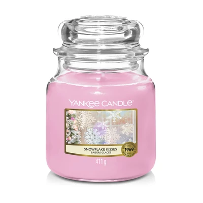 Yankee Candle® Snowflake Kisses klasszikus közepes üveggyertya