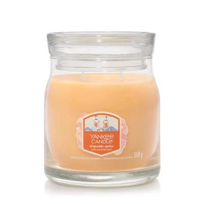 Yankee Candle® Slopeside Spritz Signature közepes üveggyertya 368 g