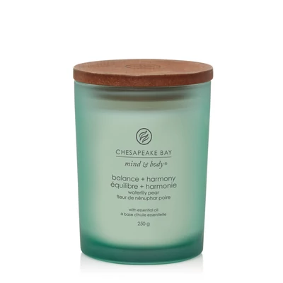 Chesapeake Bay Candle® balance + harmony (waterlily pear) közepes üveggyertya