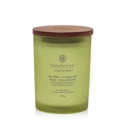 Chesapeake Bay Candle® awaken + invigorate (lemongrass eucalyptus) közepes üveggyertya
