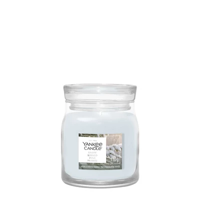 Yankee Candle® Snow Kissed Pine Signature kis üveggyertya 110 g