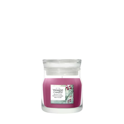 Yankee Candle® Sparkling Winterberry Signature kis üveggyertya 110 g