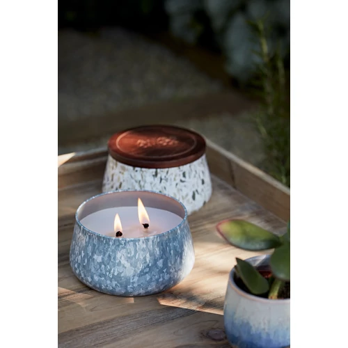 Yankee Candle® Fresh Rain Outdoor közepes gyertya 283 g