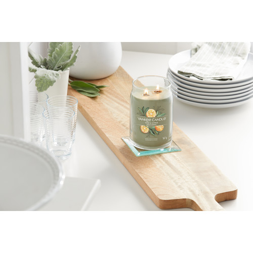 Yankee Candle® Sage & Citrus Signature nagy üveggyertya 567 g Yankee Candle® Sage & Citrus Signature nagy üveggyertya 567 g