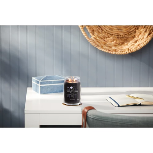 Yankee Candle® Midsummer’s Night Signature nagy üveggyertya 567 g