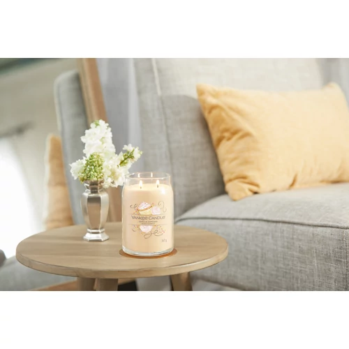 Yankee Candle® Vanilla Cupcake Signature nagy üveggyertya 567 g