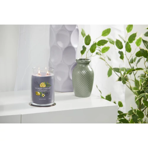 Yankee Candle® Black Tea & Lemon Signature nagy üveggyertya 567 g