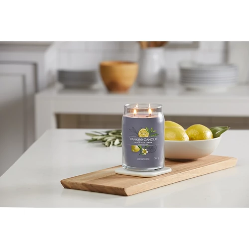 Yankee Candle® Black Tea & Lemon Signature nagy üveggyertya 567 g