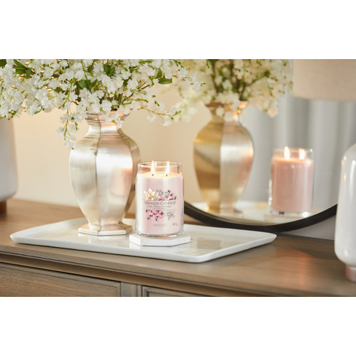 Yankee Candle® Pink Cherry & Vanilla Signature nagy üveggyertya 567 g