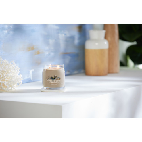 Yankee Candle® Amber & Sandalwood Signature közepes üveggyertya 368 g