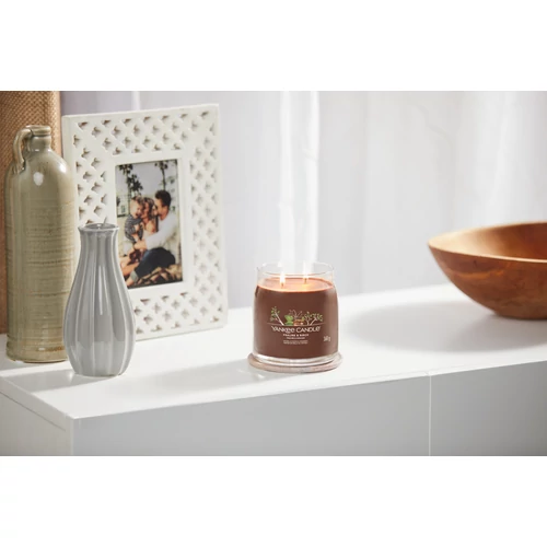 Yankee Candle® Praline & Birch Signature közepes üveggyertya 368 g