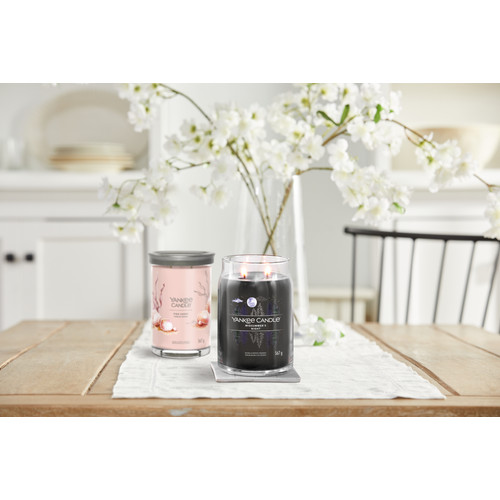 Yankee Candle® Midsummer’s Night Signature nagy üveggyertya 567 g Yankee Candle® Midsummer’s Night Signature nagy üveggyertya 567 g