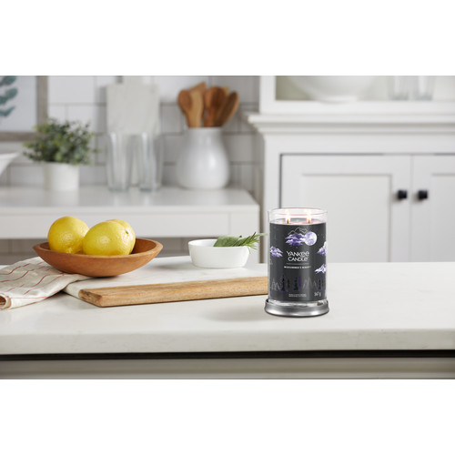 Yankee Candle® Midsummer’s Night Signature nagy poharas gyertya 567 g Yankee Candle® Midsummer’s Night Signature nagy poharas gyertya 567 g