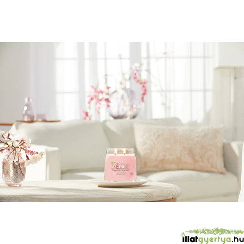 Fresh Cut Roses Signature közepes üveggyertya 368 g