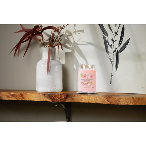 Yankee Candle® Fresh Cut Roses Signature nagy üveggyertya 567 g