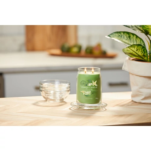 Yankee Candle® Vanilla Lime Signature nagy üveggyertya 567 g