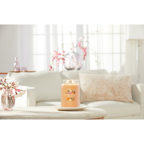 Yankee Candle® Mango Ice Cream Signature nagy üveggyertya 567 g Yankee Candle® Mango Ice Cream Signature nagy üveggyertya 567 g