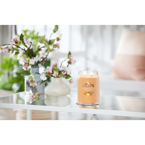 Yankee Candle® Mango Ice Cream Signature nagy üveggyertya 567 g Yankee Candle® Mango Ice Cream Signature nagy üveggyertya 567 g