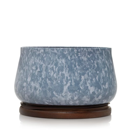 Yankee Candle® Fresh Rain Outdoor közepes gyertya 283 g