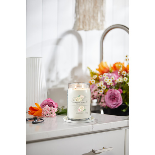Yankee Candle® Wedding Day Signature nagy üveggyertya 567 g Yankee Candle® Wedding Day Signature nagy üveggyertya 567 g