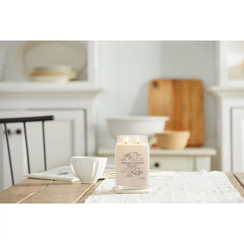 Yankee Candle® Warm Cashmere Signature nagy üveggyertya 567 g