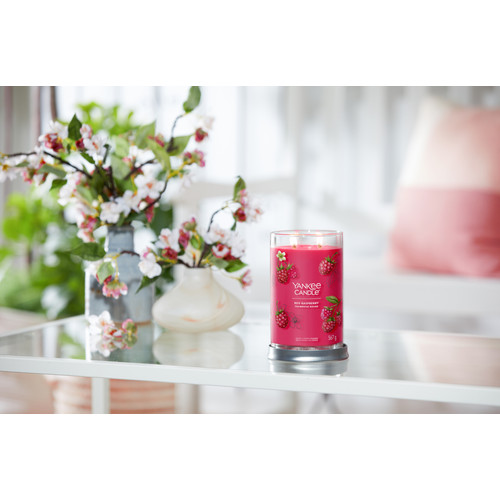 Yankee Candle® Red Raspberry Signature nagy poharas gyertya 567 g Yankee Candle® Red Raspberry Signature nagy poharas gyertya 567 g