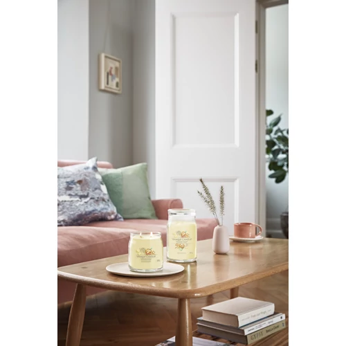 Yankee Candle® Banoffee Waffle Signature közepes üveggyertya 368 g