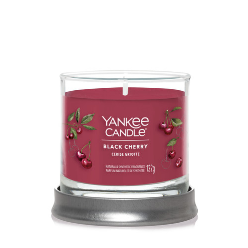 Yankee Candle® Black Cherry Signature kis poharas gyertya 122 g Yankee Candle® Black Cherry Signature kis poharas gyertya 122 g