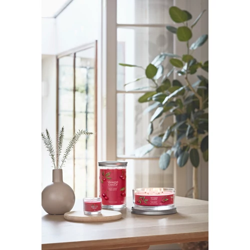 Yankee Candle® Black Cherry Signature kis poharas gyertya 122 g