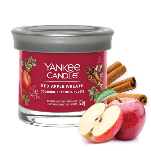 Yankee Candle® Red Apple Wreath Signature kis poharas gyertya 122 g Yankee Candle® Red Apple Wreath Signature kis poharas gyertya 122 g