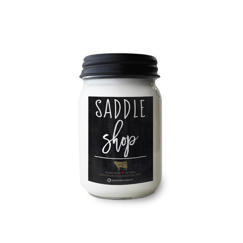 Milkhouse Candle® Saddle Shop Farmhouse közepes üveggyertya 369 g