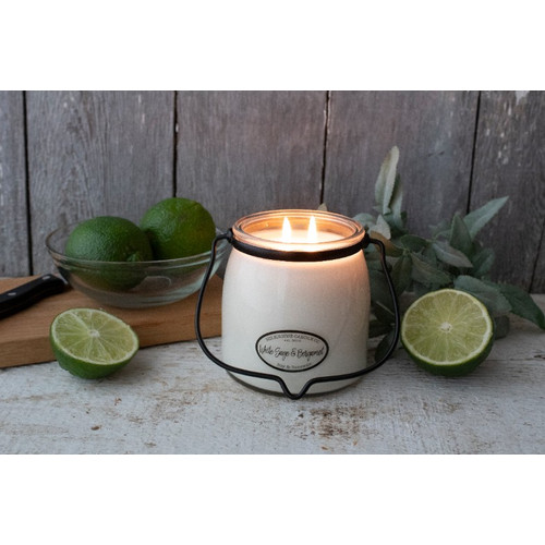 Milkhouse Candle® White Sage & Bergamot Creamery közepes üveggyertya 454 g Milkhouse Candle® White Sage & Bergamot Creamery közepes üveggyertya 454 g