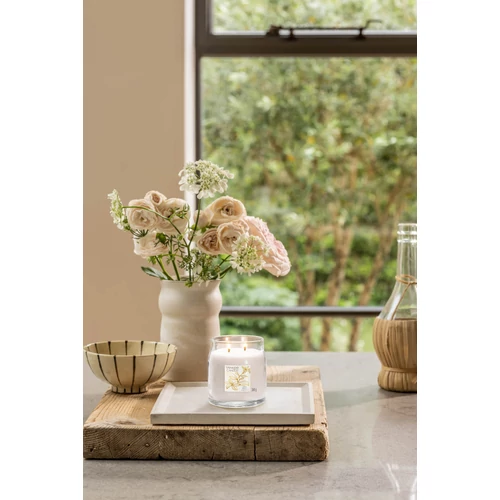 Yankee Candle® Slow Bloom Signature közepes üveggyertya 368 g