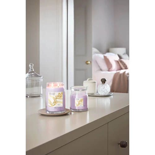 Yankee Candle® Lavender Bliss Signature nagy üveggyertya 567 g
