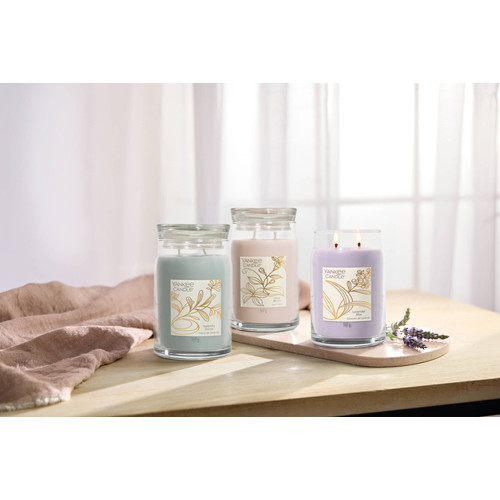 Yankee Candle® Serenity Stone Signature nagy üveggyertya 567 g Yankee Candle® Serenity Stone Signature nagy üveggyertya 567 g