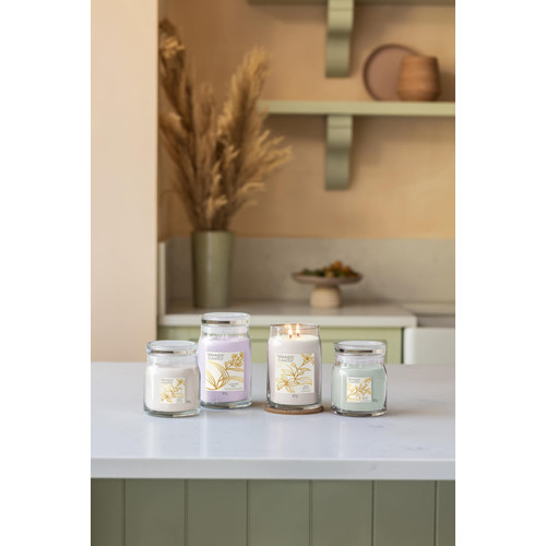 Yankee Candle® Serenity Stone Signature nagy üveggyertya 567 g Yankee Candle® Serenity Stone Signature nagy üveggyertya 567 g