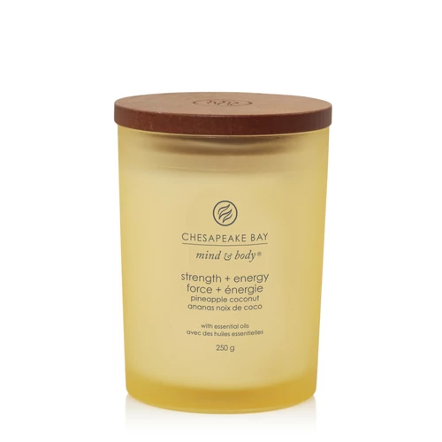 Chesapeake Bay Candle® strength + energy (pineapple coconut) közepes üveggyertya