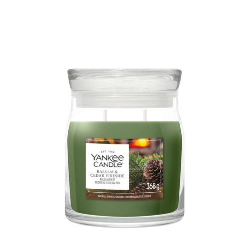 Yankee Candle® Balsam & Cedar Fireside Signature közepes üveggyertya 368 g
