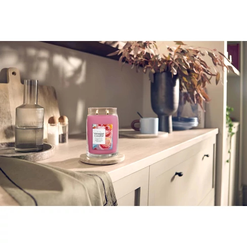 Yankee Candle® Iced Berry Lemonade Signature nagy üveggyertya 567 g