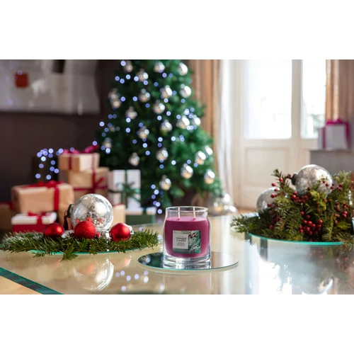 Yankee Candle® Sparkling Winterberry Signature kis üveggyertya 110 g