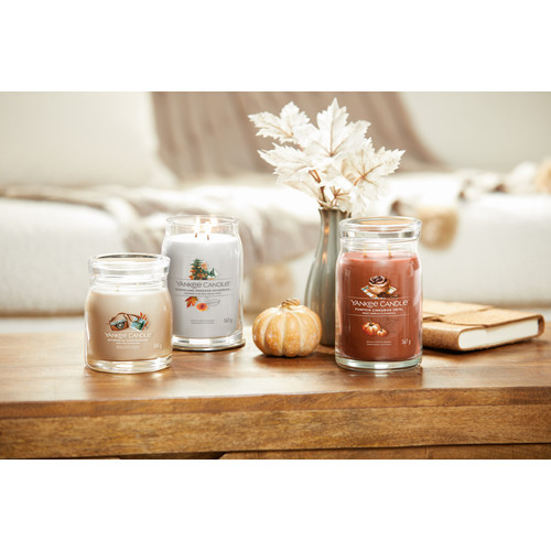 Yankee Candle® Pumpkin Cinnamon Swirl Signature nagy üveggyertya 567 g