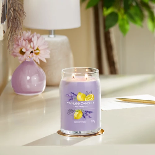 Yankee Candle® Lemon Lavender Signature nagy üveggyertya 567 g