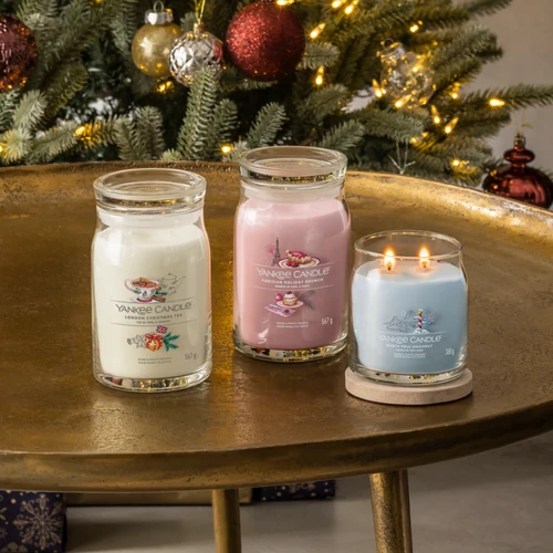 Yankee Candle® North Pole Hideaway Signature közepes üveggyertya 368 g
