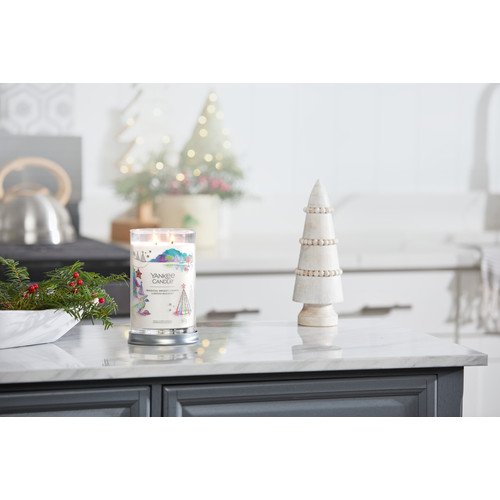 Yankee Candle® Magical Bright Lights Signature nagy poharas gyertya 567 g Yankee Candle® Magical Bright Lights Signature nagy poharas gyertya 567 g
